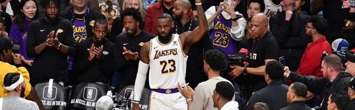  詹姆斯常规赛总得分突破四万分大关  