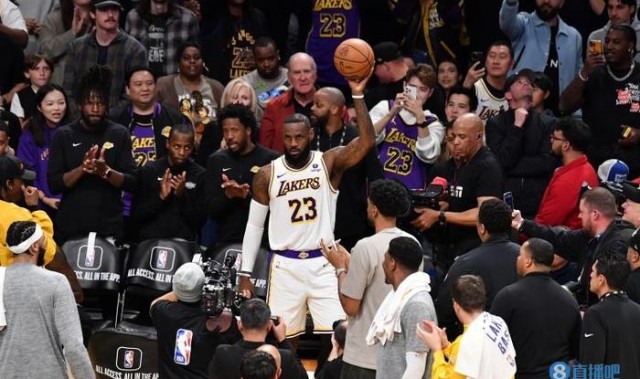  詹姆斯常规赛总得分突破四万分大关  