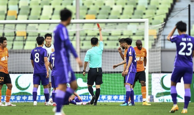  曼联中场大将染红离场仍保平局带走一分