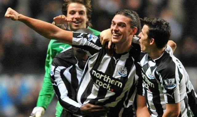  曼联防线失误连连，纽卡斯尔三球完胜红魔  