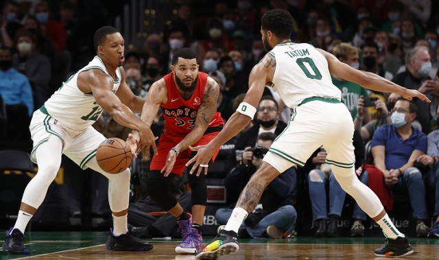  塔图姆35分绿军横扫猛龙  