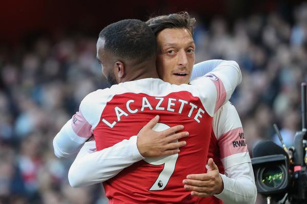  阿森纳险胜富勒姆，厄德高任意球制胜  