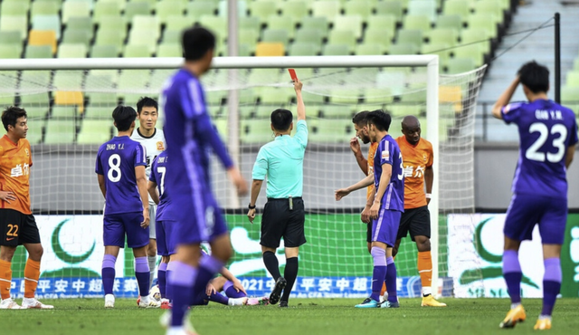  曼联中场大将染红离场仍保平局带走一分